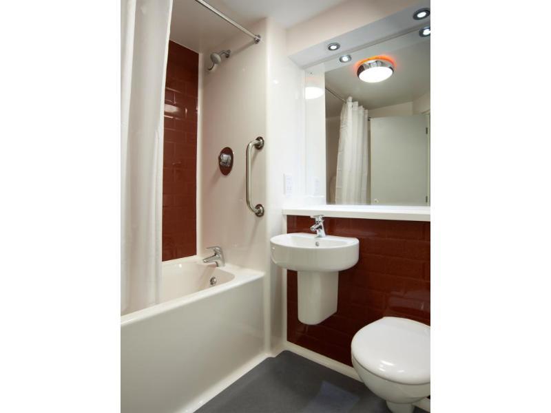 Travelodge Wadebridge Exterior photo