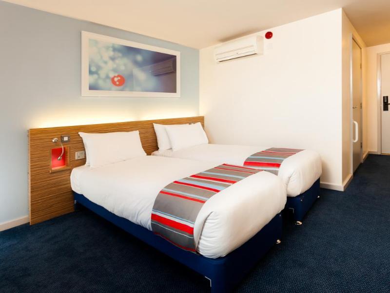 Travelodge Wadebridge Exterior photo